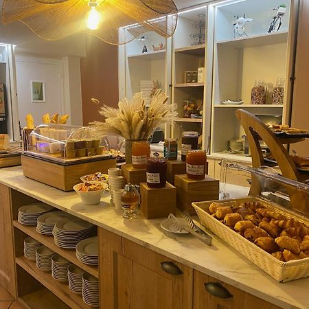 Logis Hotels - Hotel Restaurant Domaine Les Falaises Martel Bagian luar foto