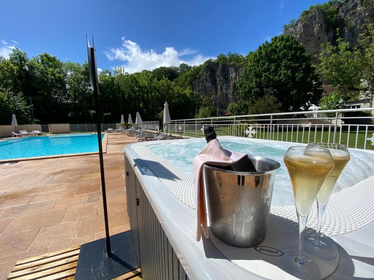 Logis Hotels - Hotel Restaurant Domaine Les Falaises Martel Bagian luar foto