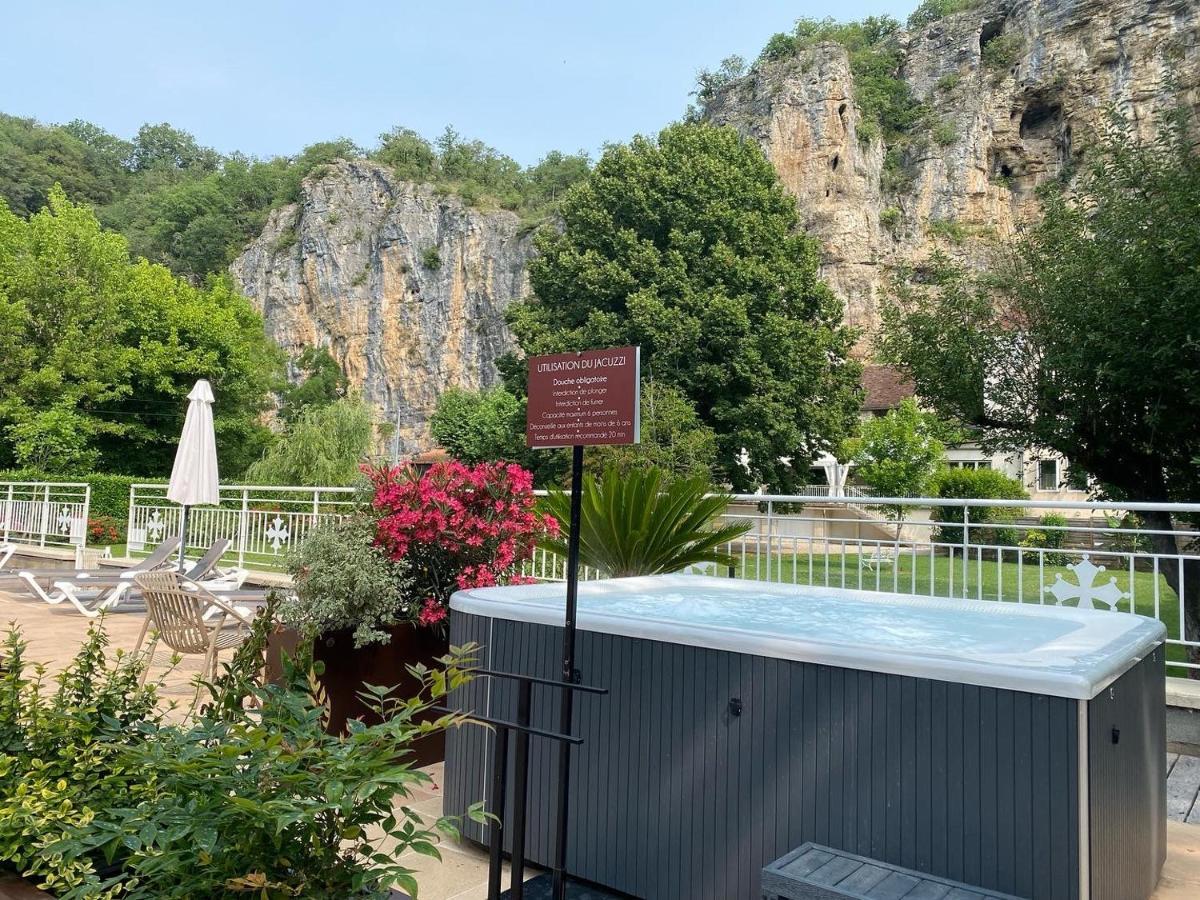 Logis Hotels - Hotel Restaurant Domaine Les Falaises Martel Bagian luar foto