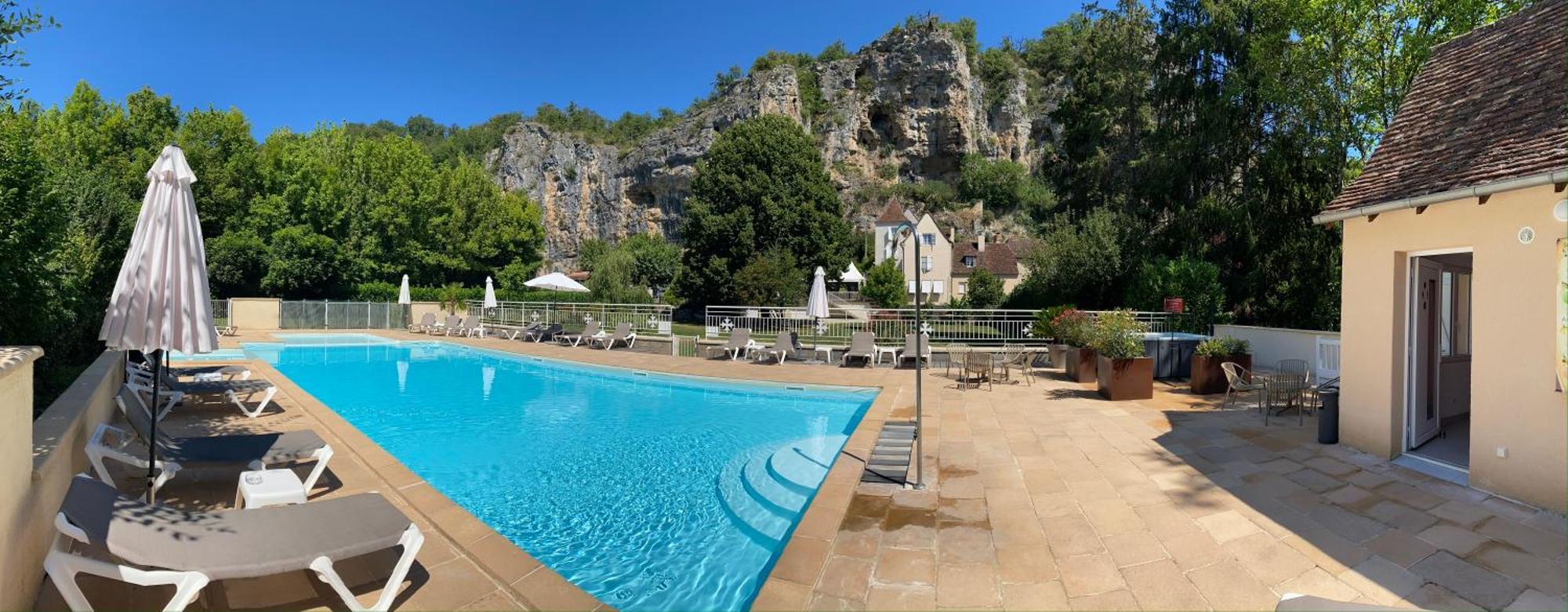 Logis Hotels - Hotel Restaurant Domaine Les Falaises Martel Bagian luar foto