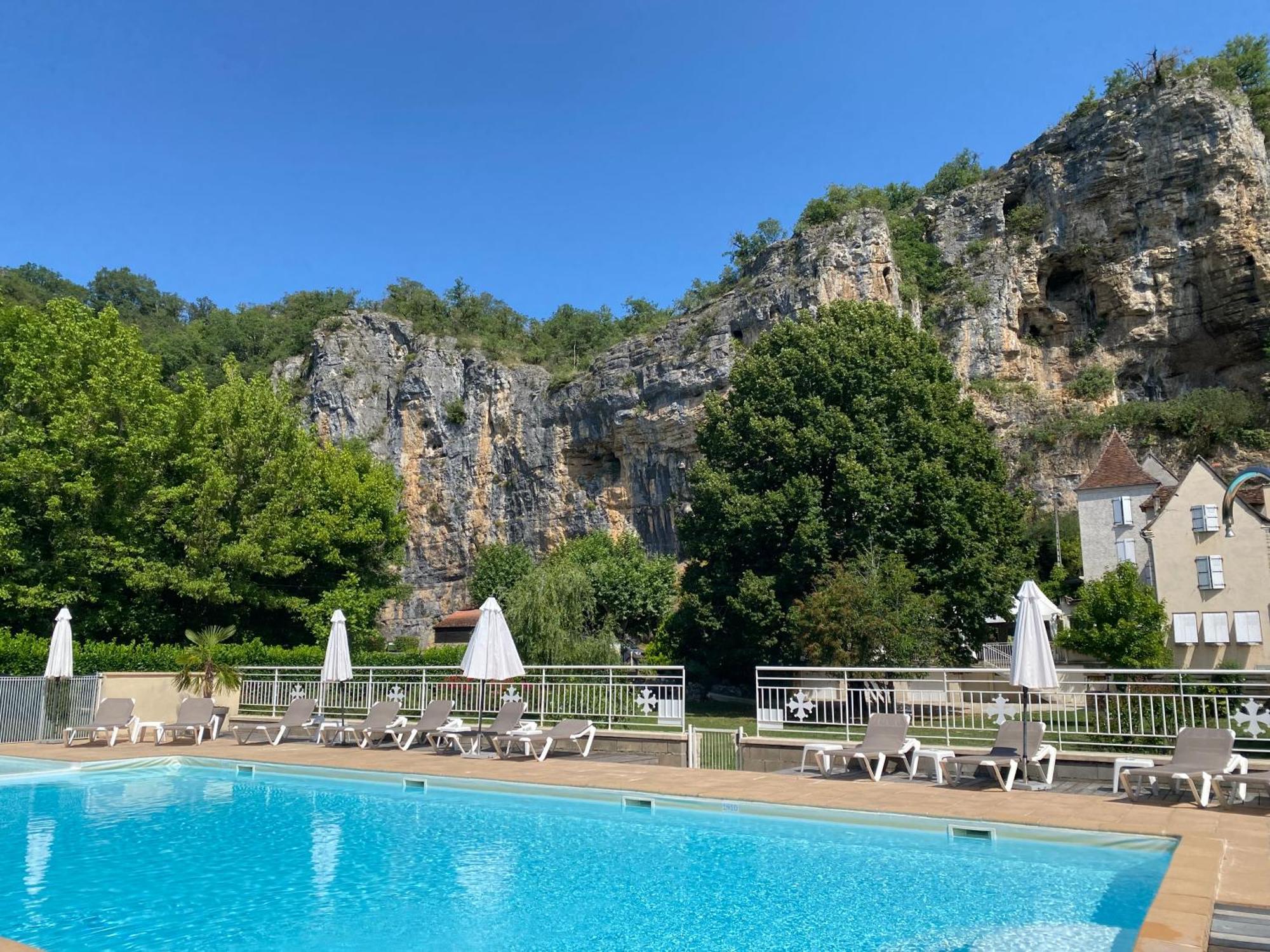 Logis Hotels - Hotel Restaurant Domaine Les Falaises Martel Bagian luar foto
