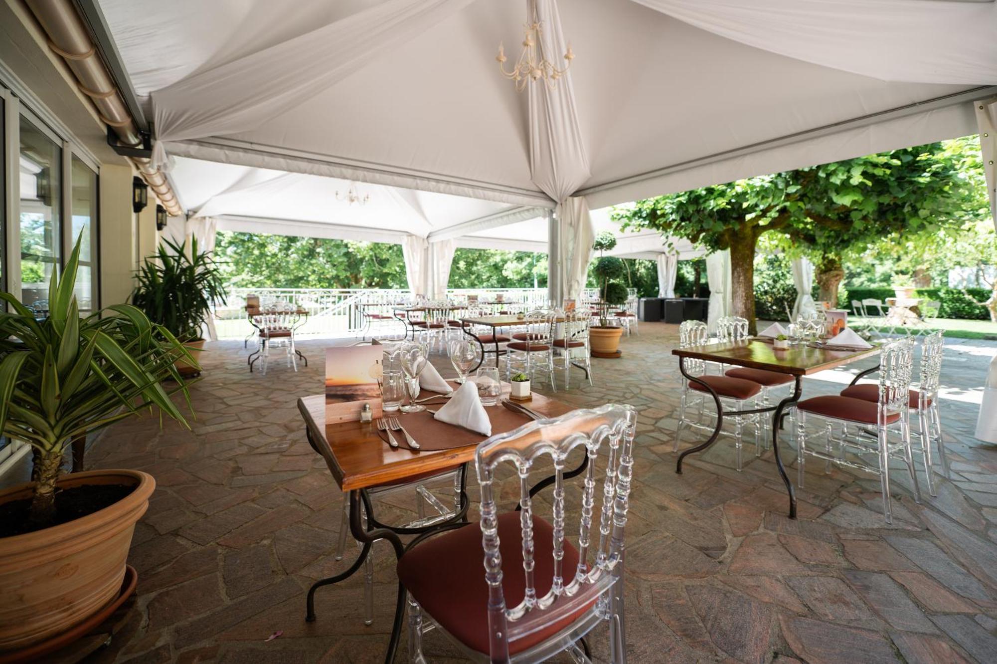 Logis Hotels - Hotel Restaurant Domaine Les Falaises Martel Bagian luar foto