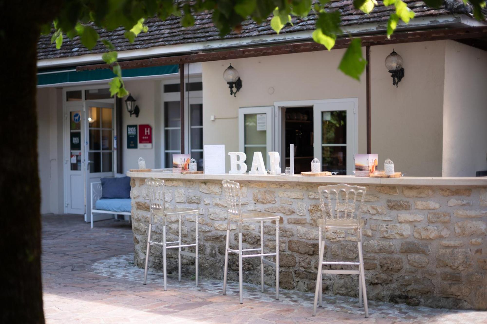 Logis Hotels - Hotel Restaurant Domaine Les Falaises Martel Bagian luar foto