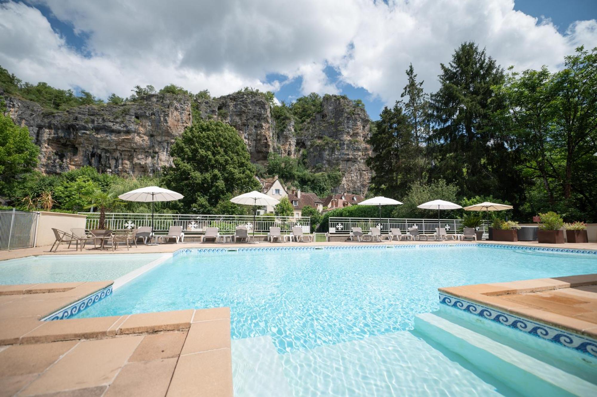 Logis Hotels - Hotel Restaurant Domaine Les Falaises Martel Bagian luar foto