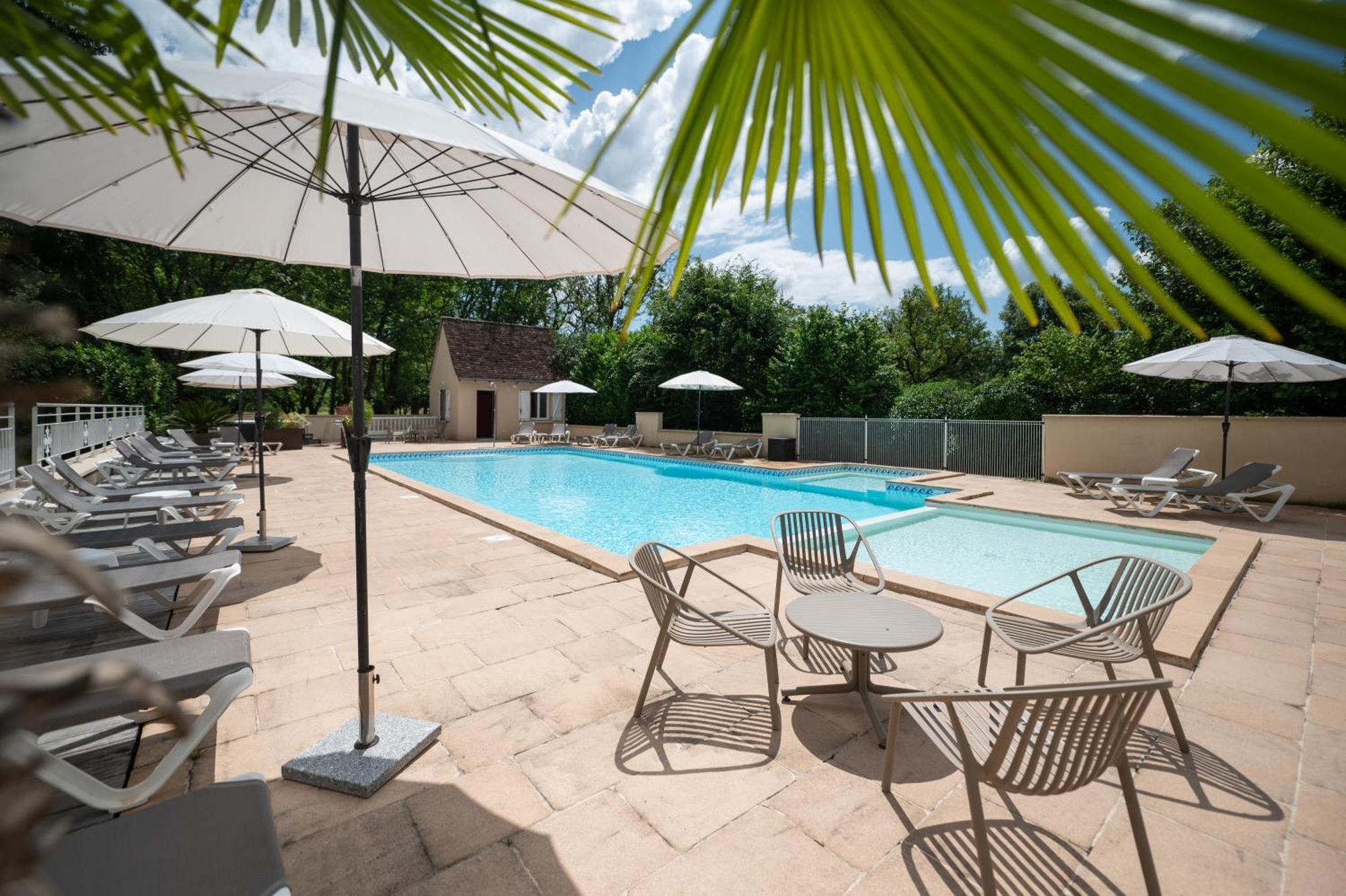 Logis Hotels - Hotel Restaurant Domaine Les Falaises Martel Bagian luar foto