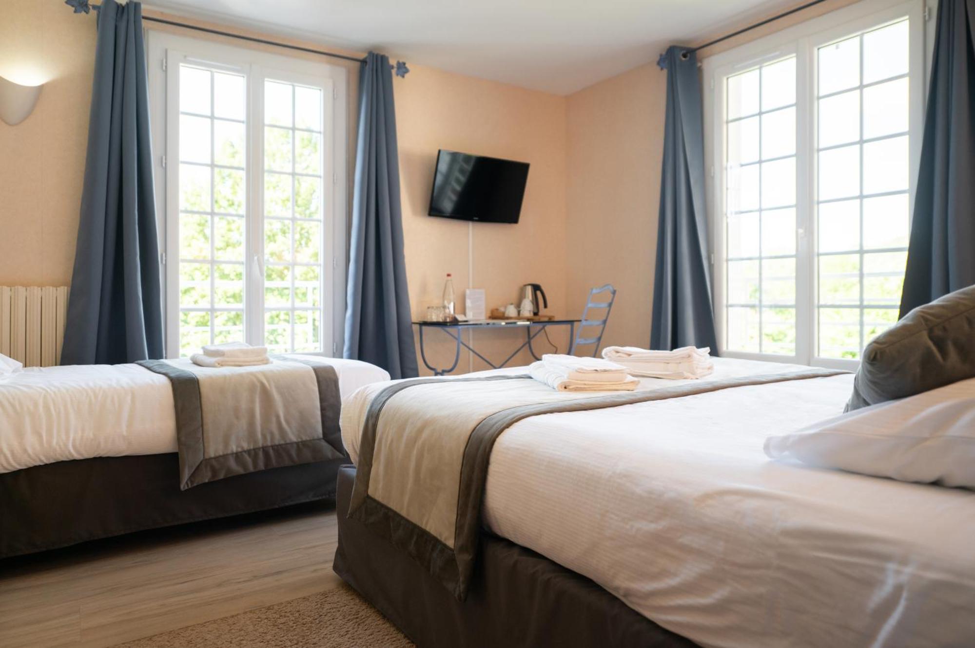 Logis Hotels - Hotel Restaurant Domaine Les Falaises Martel Bagian luar foto