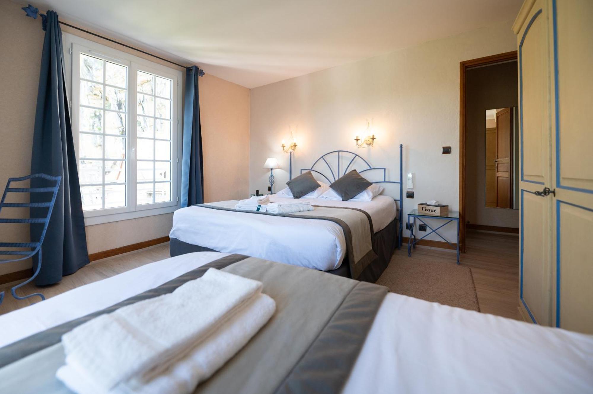 Logis Hotels - Hotel Restaurant Domaine Les Falaises Martel Bagian luar foto