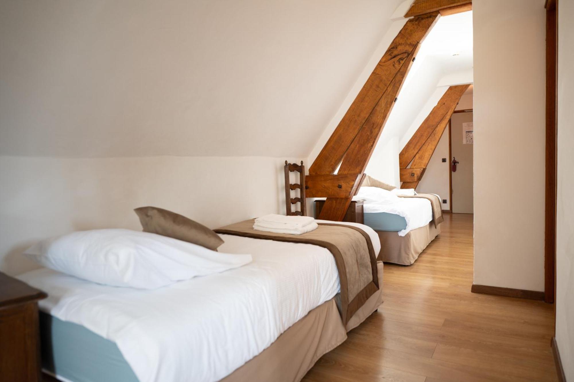 Logis Hotels - Hotel Restaurant Domaine Les Falaises Martel Ruang foto