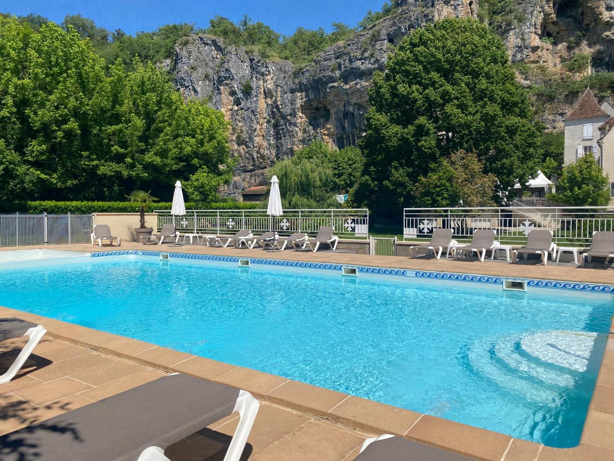Logis Hotels - Hotel Restaurant Domaine Les Falaises Martel Bagian luar foto