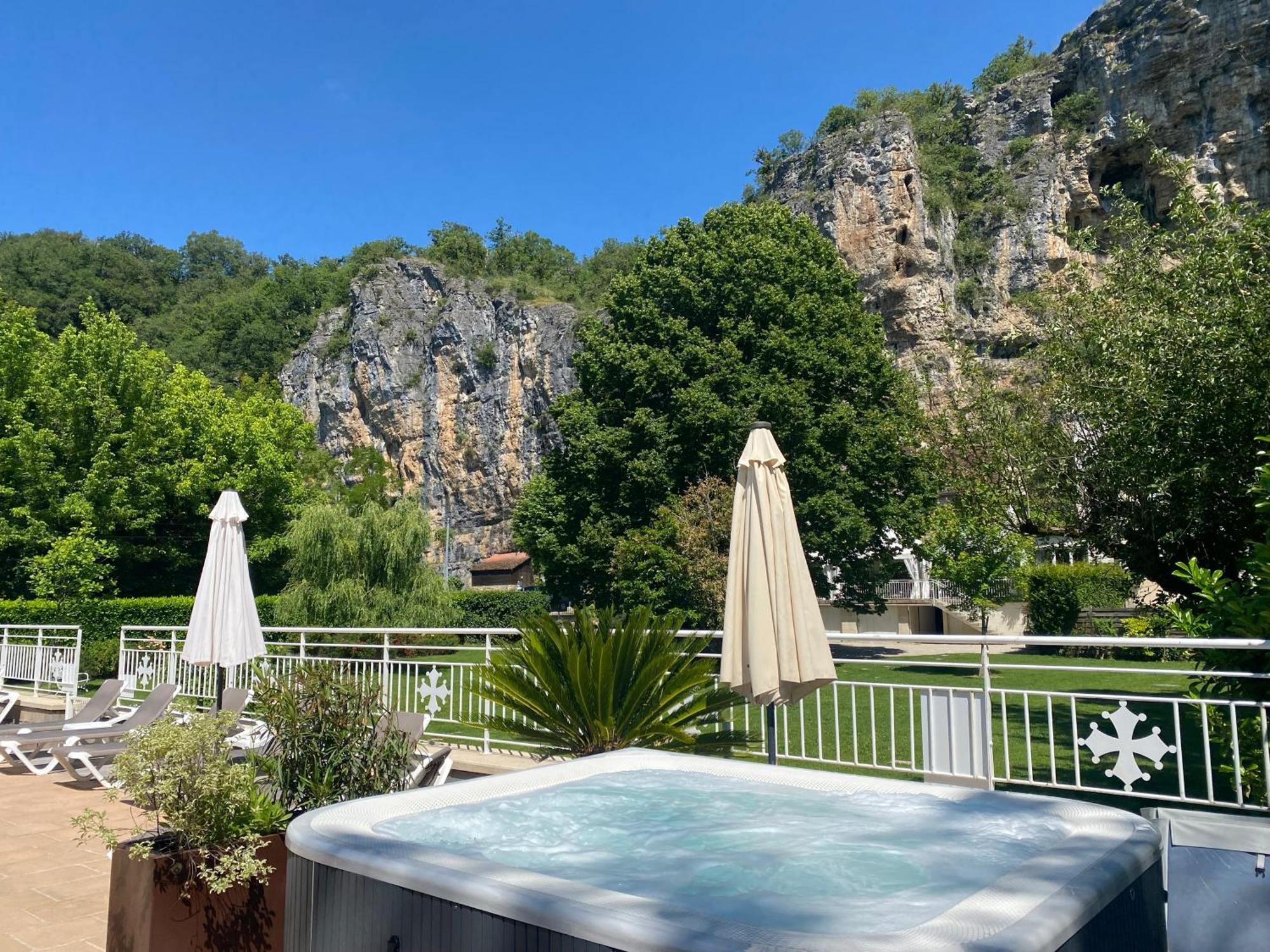Logis Hotels - Hotel Restaurant Domaine Les Falaises Martel Bagian luar foto